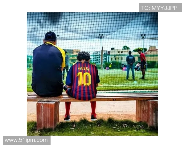 国外足球明星在野球场的精彩瞬间与独特风采展示 国外足球明星在野球场的精彩瞬间与独特风采展示