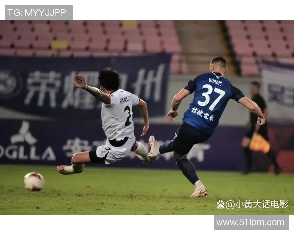 最男人的足球明星:他们如何在绿茵场上展现真正的男子气概与魅力 最男人的足球明星:他们如何在绿茵场上展现真正的男子气概与魅力