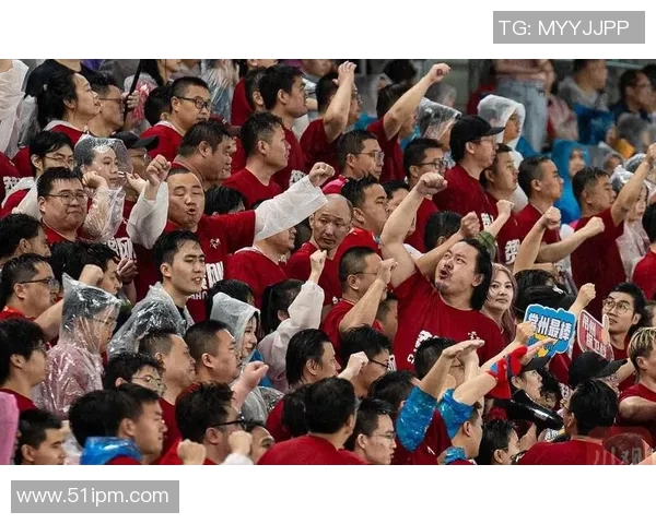 球迷热情献礼足球明星感动瞬间与背后的故事 球迷热情献礼足球明星感动瞬间与背后的故事